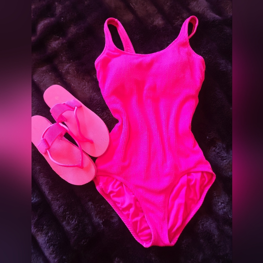 Pink swimsuit. Swimwear.  Excellent condition. Size 1x